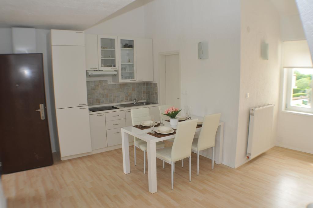 Apartments Gala ポレッチ 部屋 写真