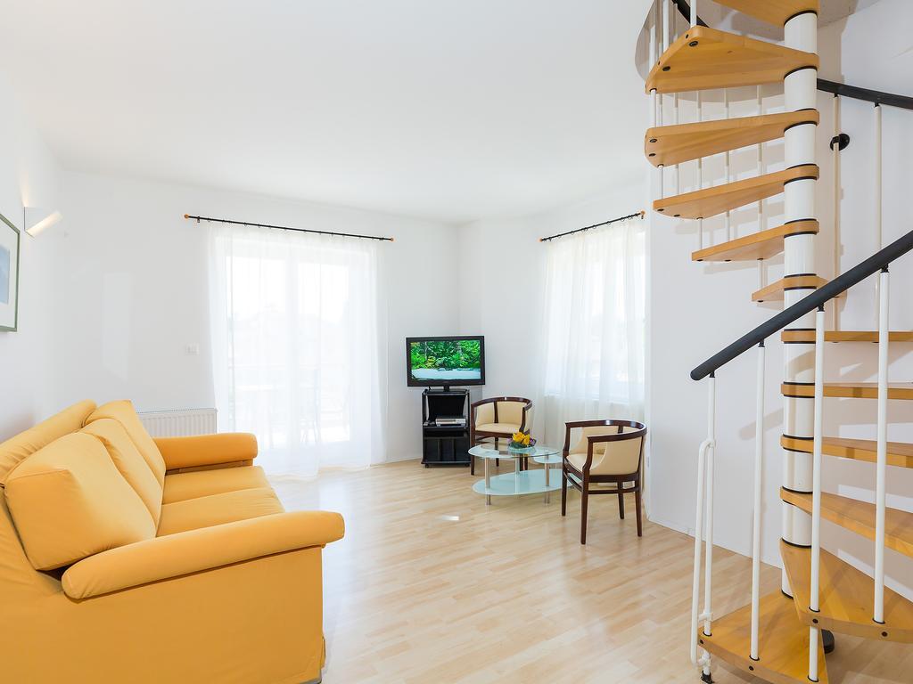 Apartments Gala ポレッチ エクステリア 写真